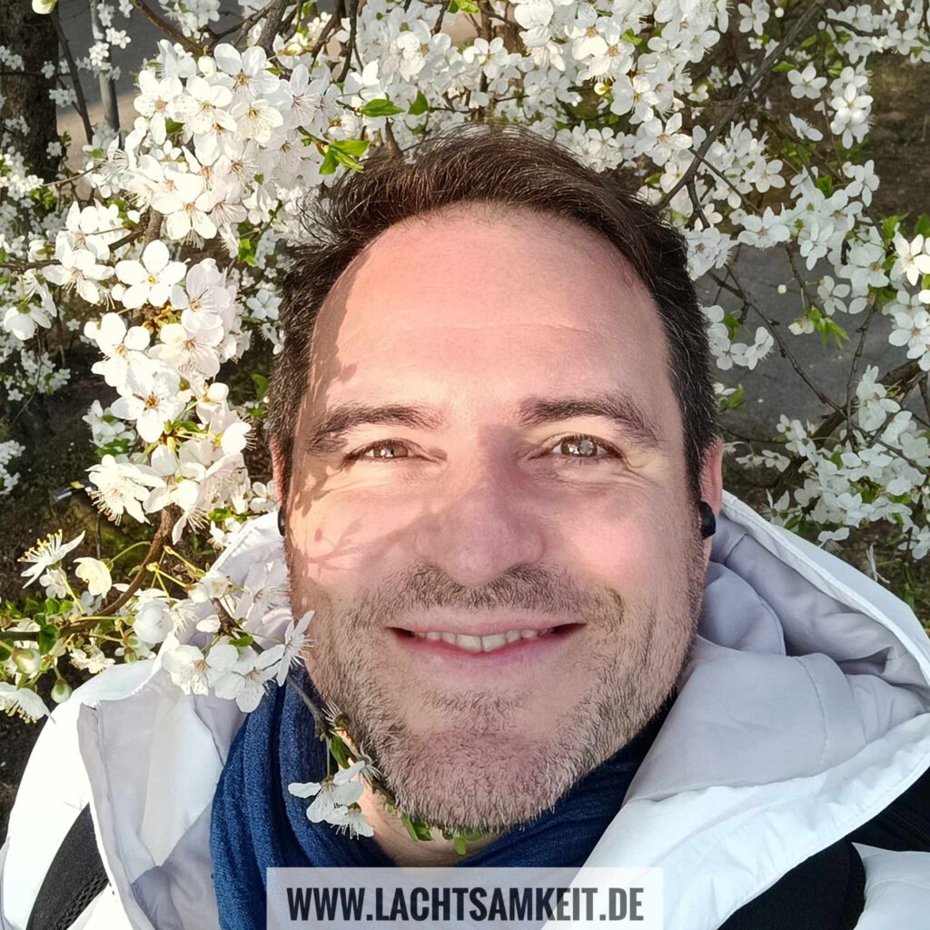 achtsam lachen humor abnehmen zunahmen diät zunehm-spirale gesund leben lachtsamkeit lasse walter, achtsamkeit, fitness, sauna